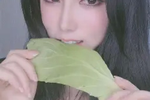 刘晓庆被指耍大牌现身河南万岁山和王婆同台全场冷脸拒讲话
